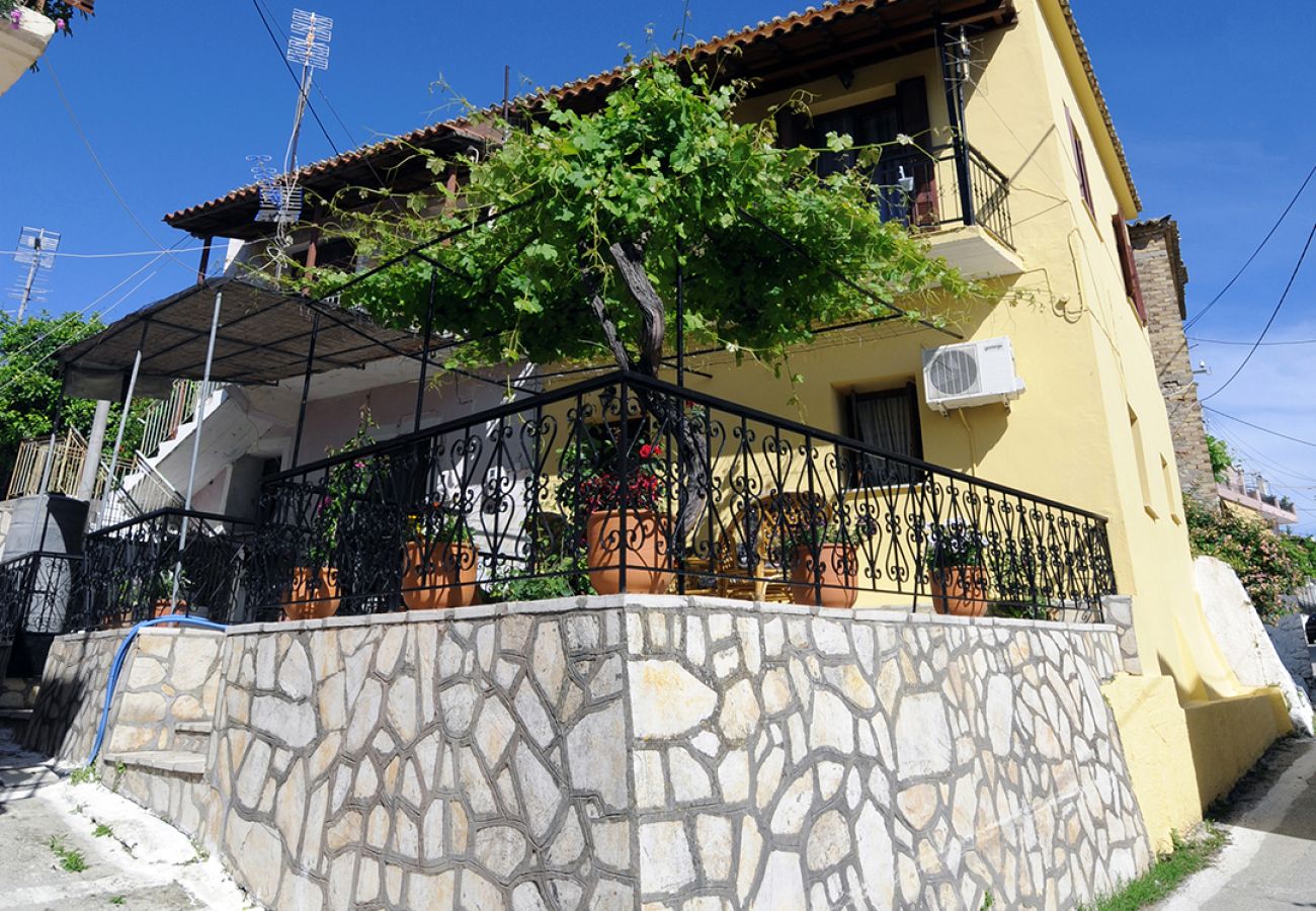 House in Antiperni - Traditional Greek Maisonette in Antiperni village