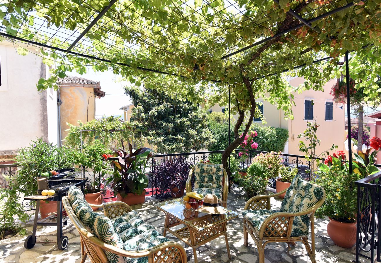 House in Antiperni - Traditional Greek Maisonette in Antiperni village