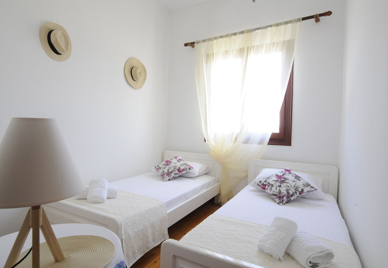 House in Antiperni - Traditional Greek Maisonette in Antiperni village