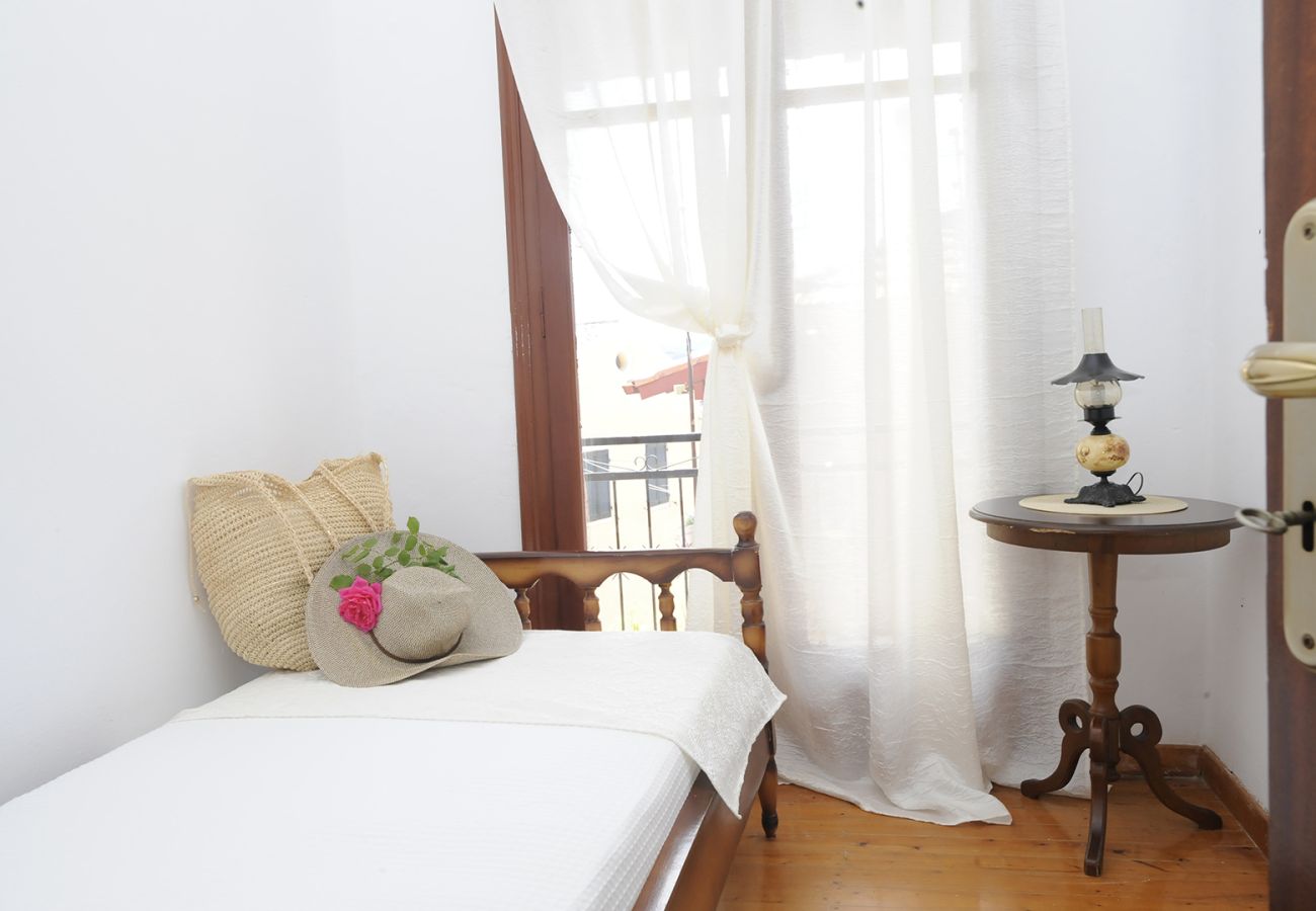 House in Antiperni - Traditional Greek Maisonette in Antiperni village