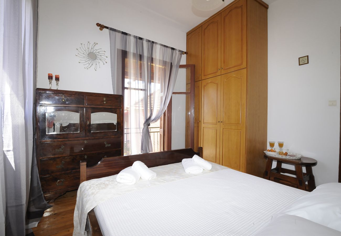 House in Antiperni - Traditional Greek Maisonette in Antiperni village