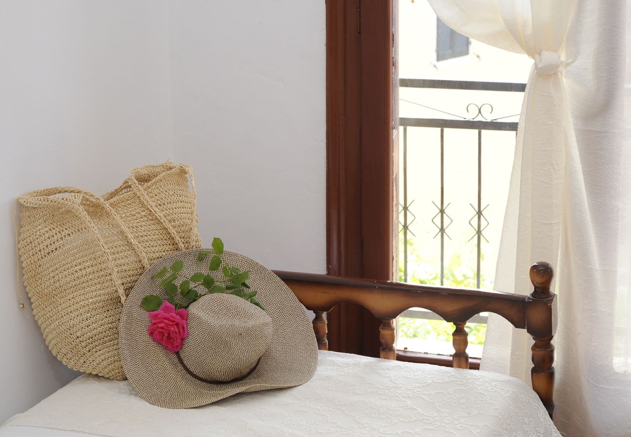 House in Antiperni - Traditional Greek Maisonette in Antiperni village