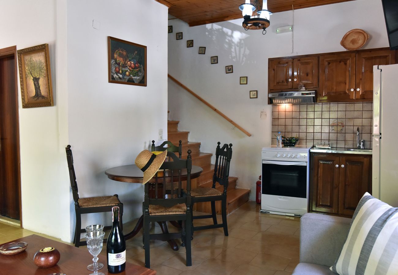 House in Antiperni - Traditional Greek Maisonette in Antiperni village