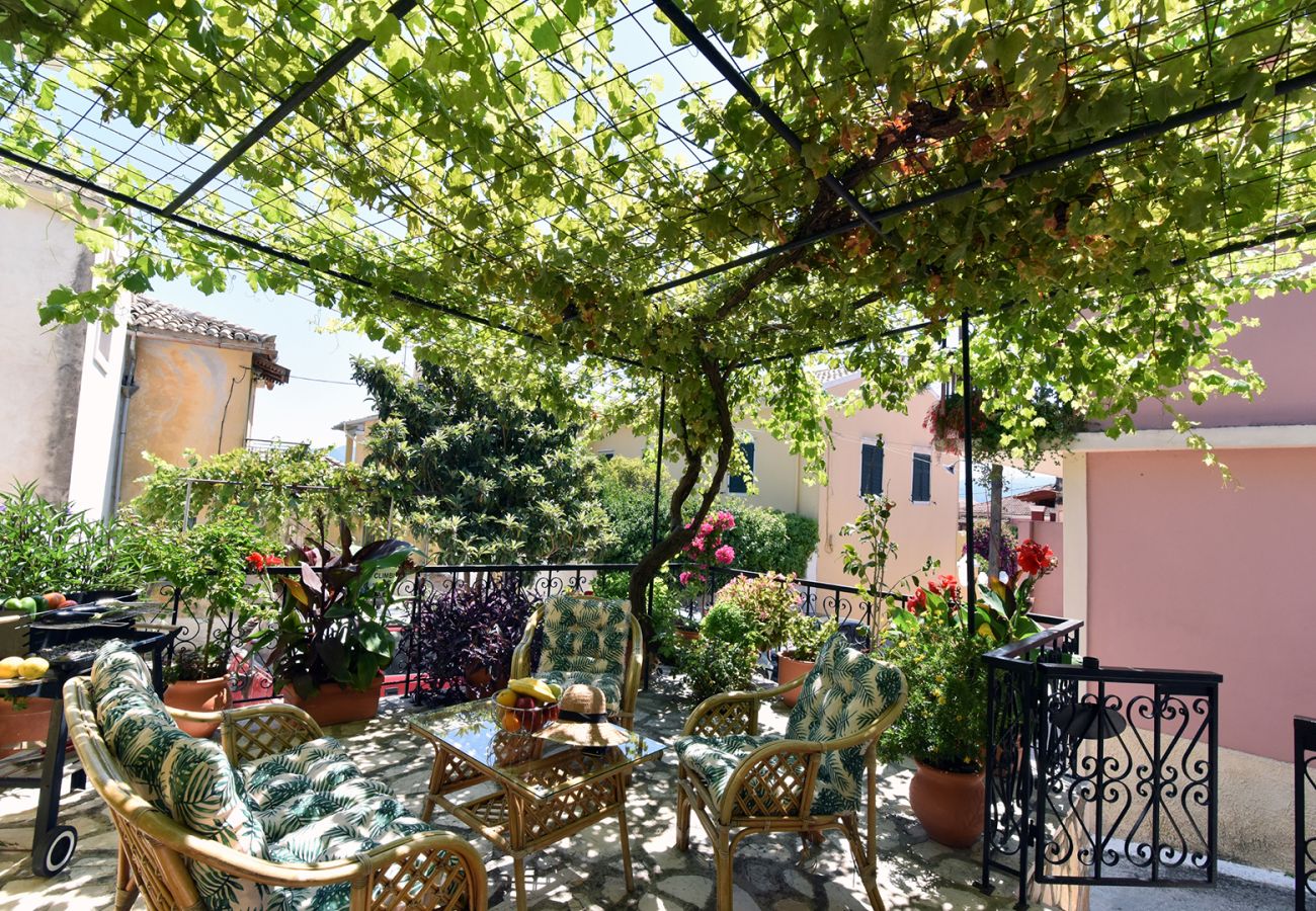 House in Antiperni - Traditional Greek Maisonette in Antiperni village
