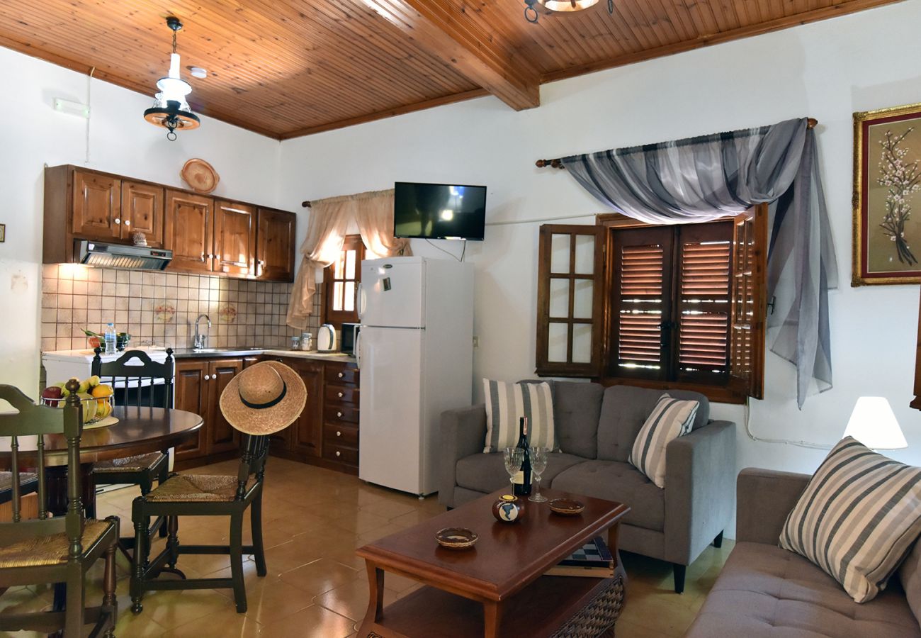 House in Antiperni - Traditional Greek Maisonette in Antiperni village