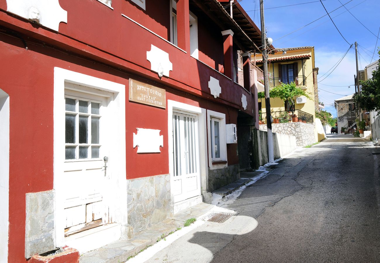 House in Antiperni - Traditional Greek Maisonette in Antiperni village