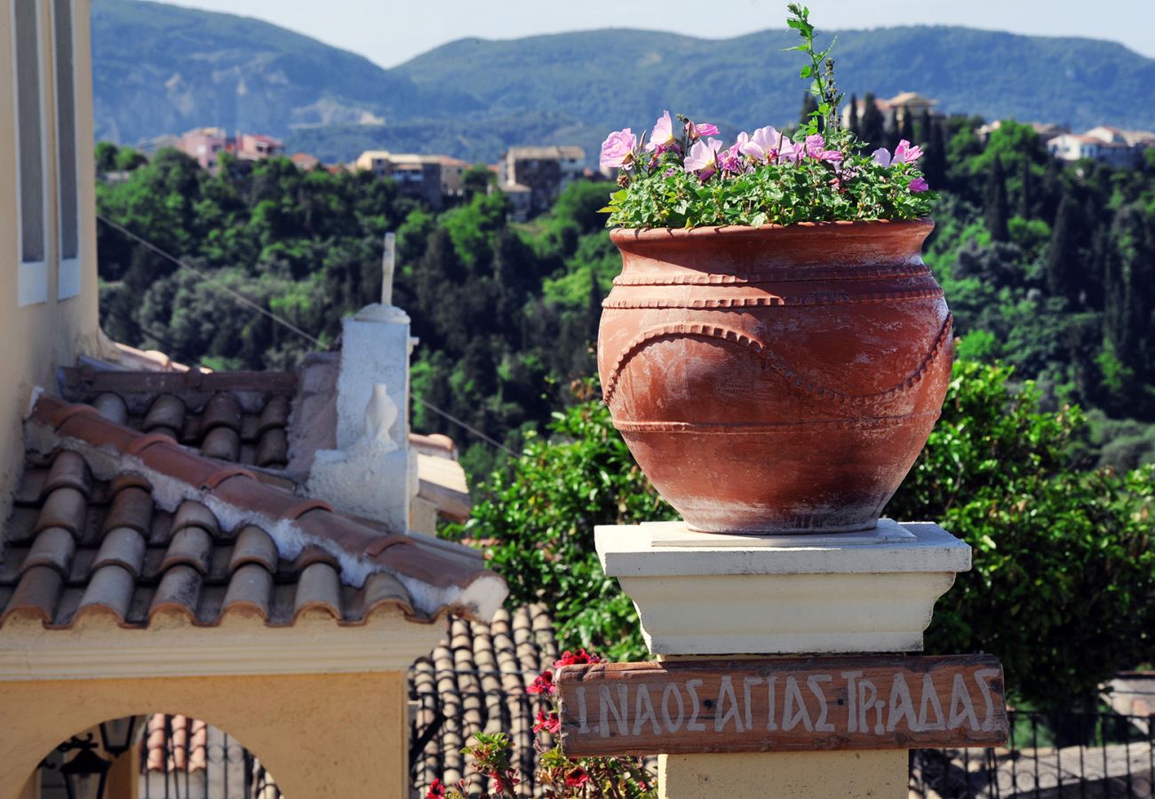 House in Antiperni - Traditional Greek Maisonette in Antiperni village
