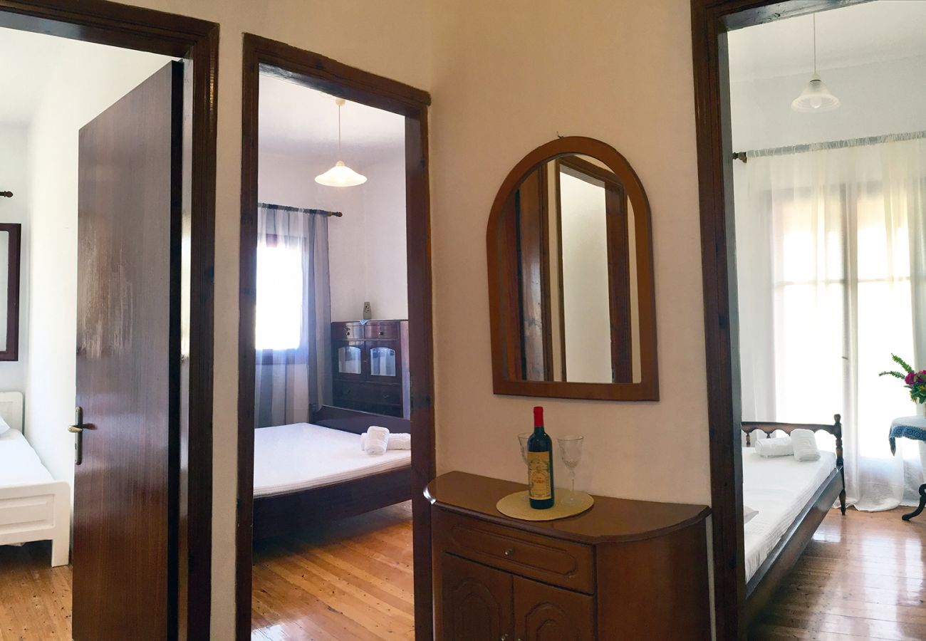 House in Antiperni - Traditional Greek Maisonette in Antiperni village