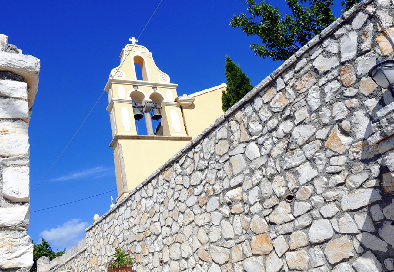 House in Antiperni - Traditional Greek Maisonette in Antiperni village