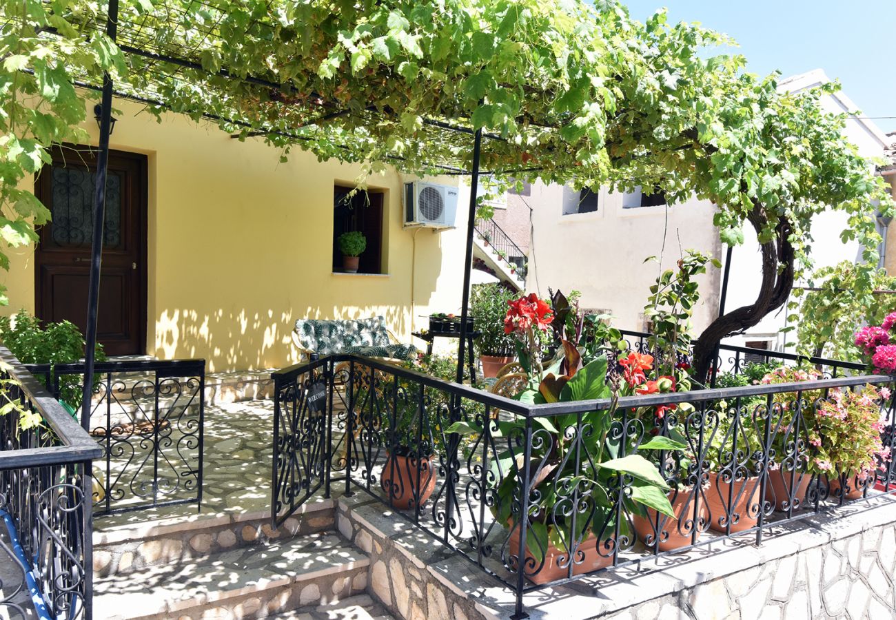 House in Antiperni - Traditional Greek Maisonette in Antiperni village
