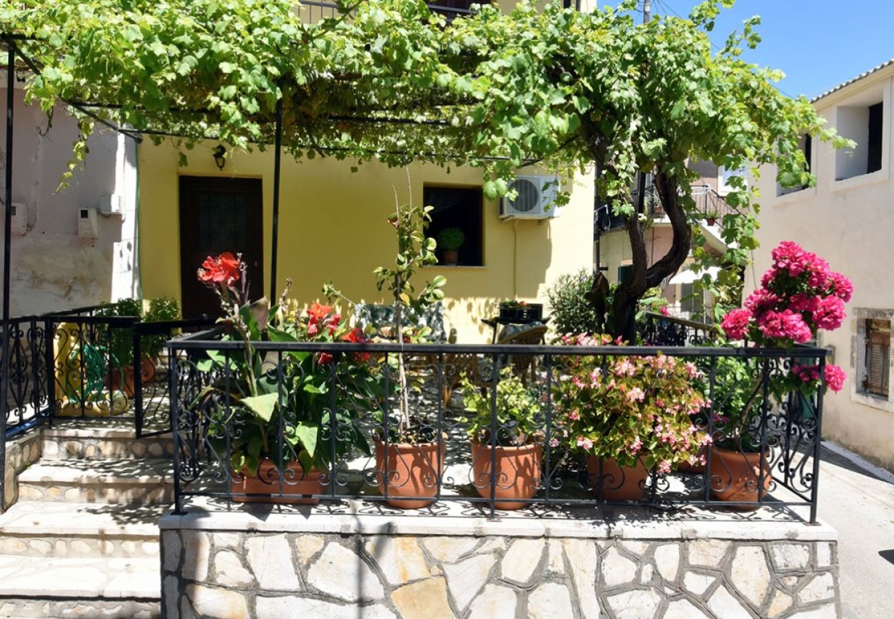 House in Antiperni - Traditional Greek Maisonette in Antiperni village