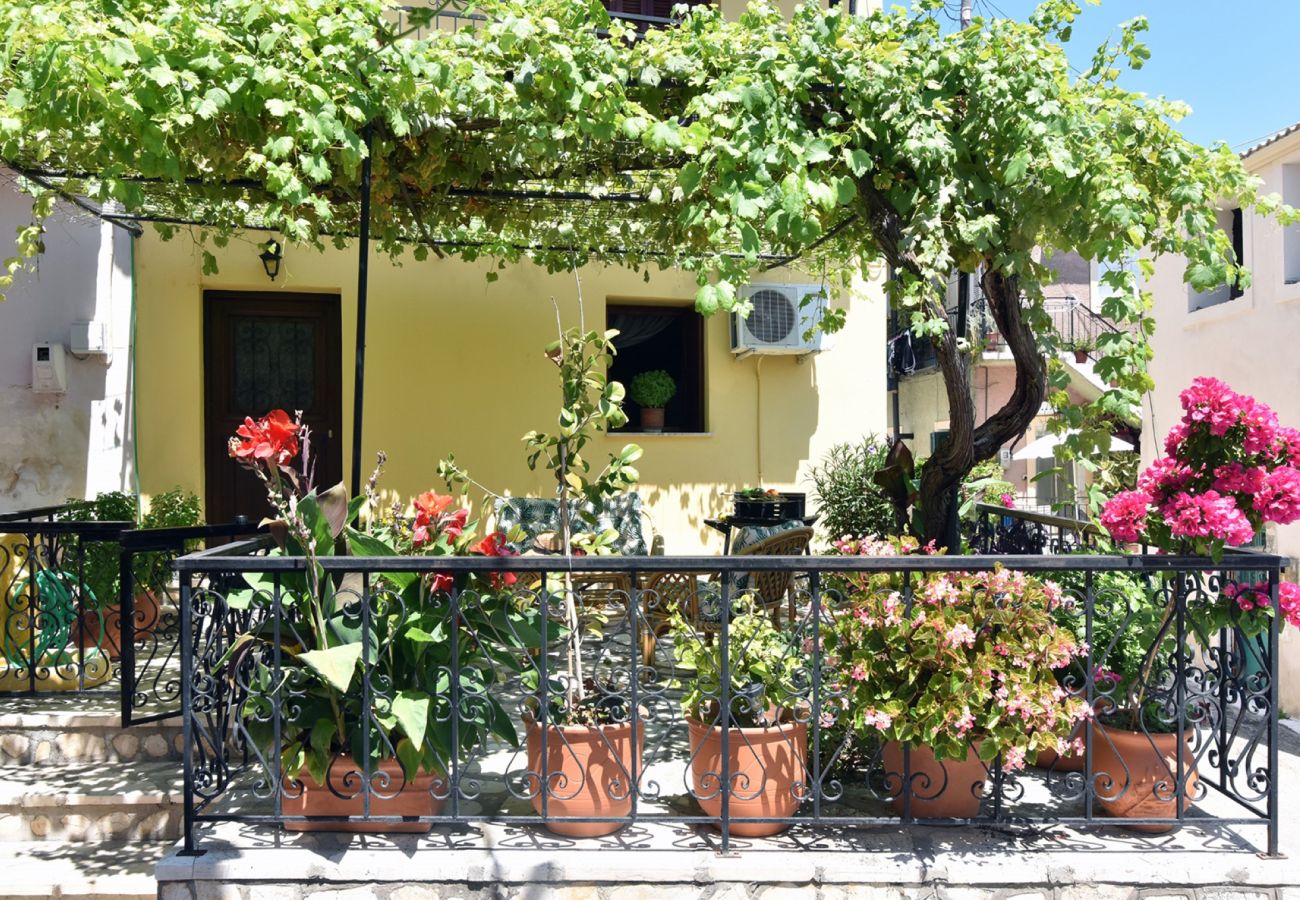House in Antiperni - Traditional Greek Maisonette in Antiperni village